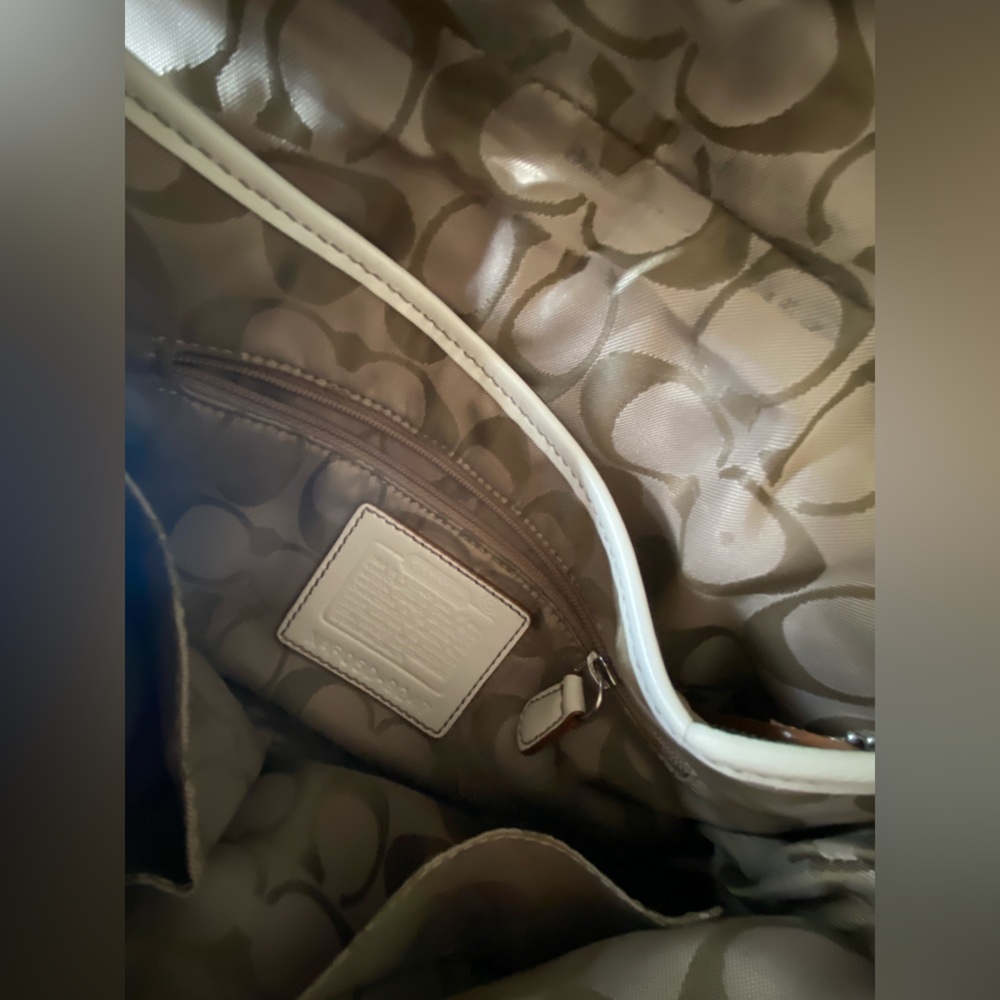 Coach baguette Purse Shoulder or Handbag 👜 Cream Leather Classic C logo inside - Picture 7 of 12